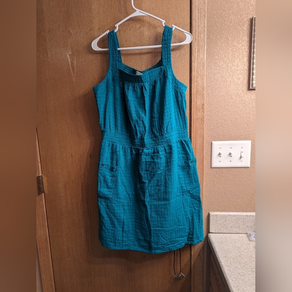 Size Large Universal Thread Sundress in Green. - Picture 2 of 3